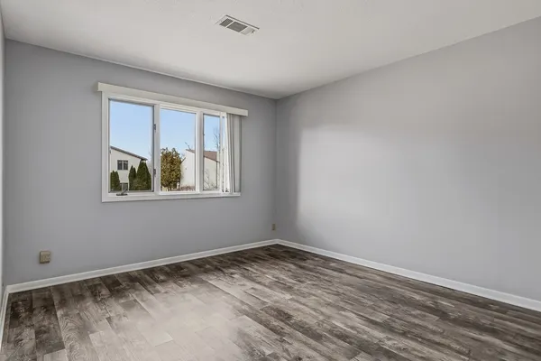 a view of empty room with window