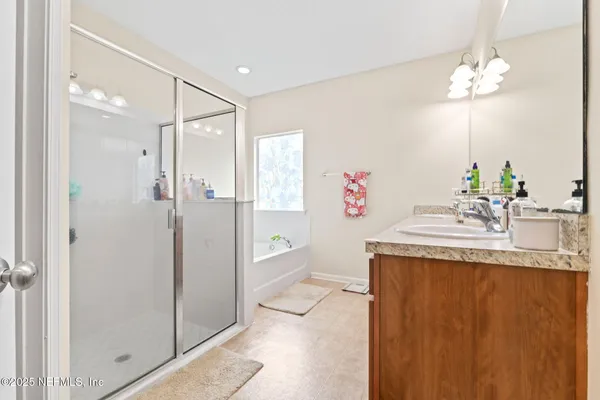 $2,000 | 300 Auburn Oaks Road East, Jacksonville, FL 32218
