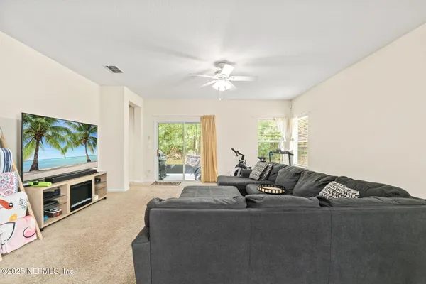 $2,000 | 300 Auburn Oaks Road East, Jacksonville, FL 32218