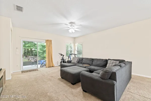 $2,000 | 300 Auburn Oaks Road East, Jacksonville, FL 32218