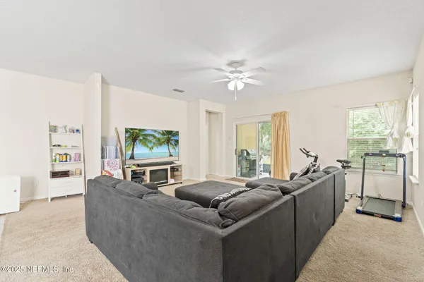 $2,000 | 300 Auburn Oaks Road East, Jacksonville, FL 32218