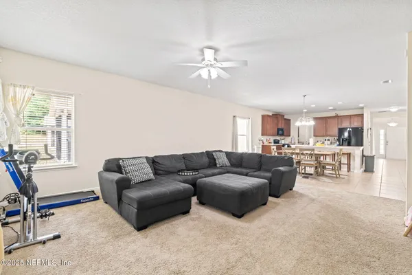 $2,000 | 300 Auburn Oaks Road East, Jacksonville, FL 32218