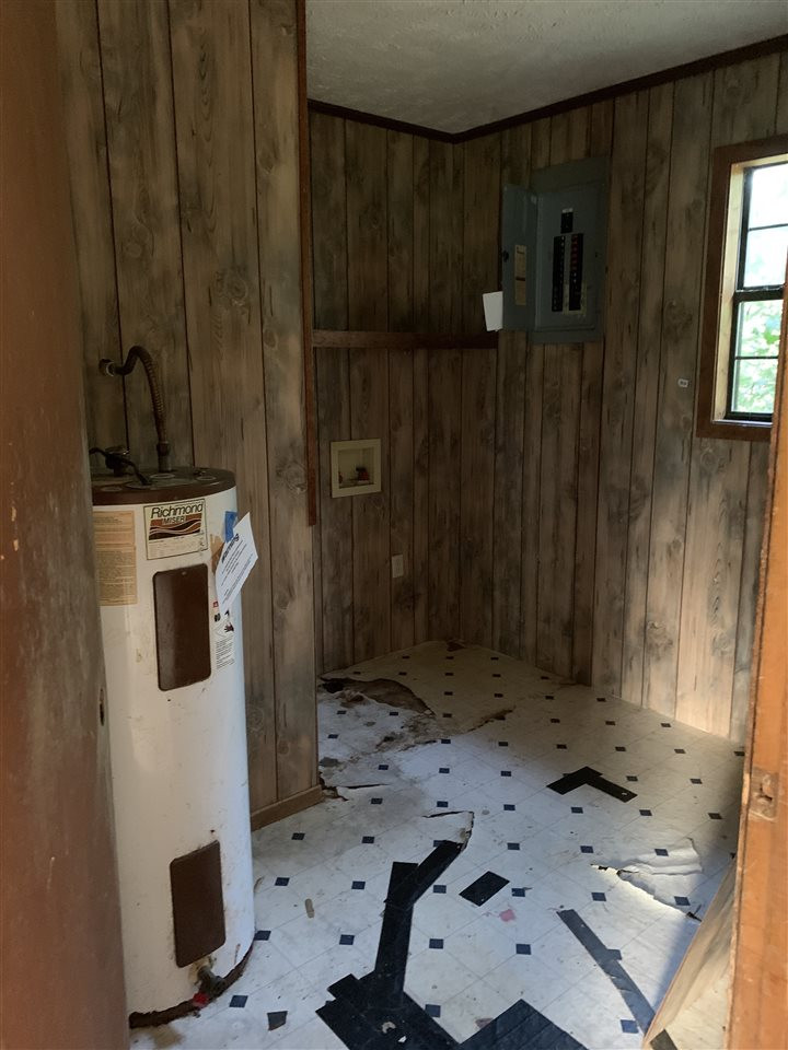 1910 Mars Hill Road Carthage, MS 39051 - Photo 11 of 13 LAUNDRY ROOM