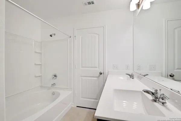 $1,695 | 614 Eucharis, San Antonio, TX 78245