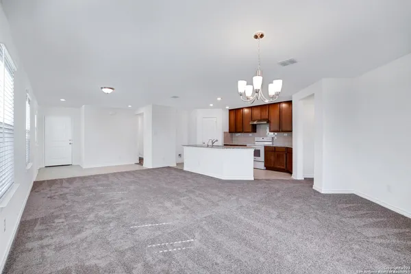 $1,695 | 614 Eucharis, San Antonio, TX 78245