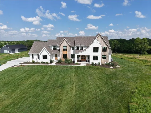 $395,000 | 20720 Briar Street, Stilwell, KS 66013