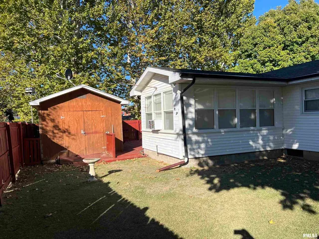 $99,900 | 117 East Chrisman Drive, Meredosia, IL 62665