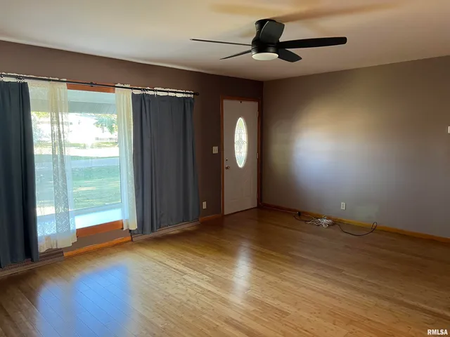 $99,900 | 117 East Chrisman Drive, Meredosia, IL 62665