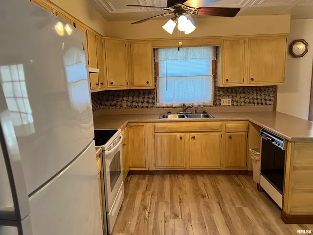 $99,900 | 117 East Chrisman Drive, Meredosia, IL 62665