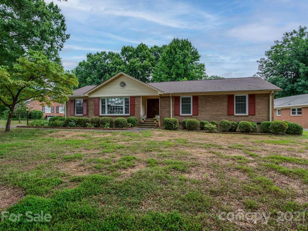 615 Lansdowne Road Charlotte, NC 28270 - Photo 1 of 22 Gallery Image 1