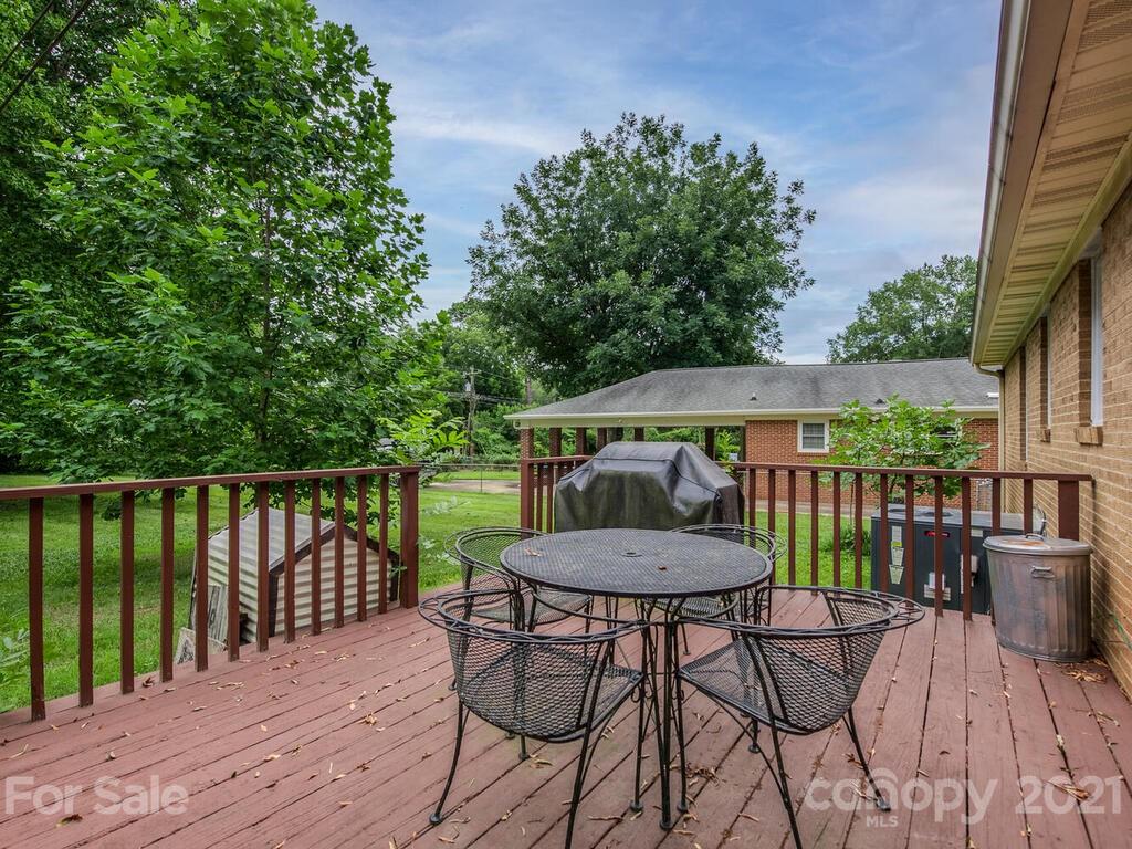 615 Lansdowne Road Charlotte, NC 28270 - Photo 18 of 22 Gallery Image 18