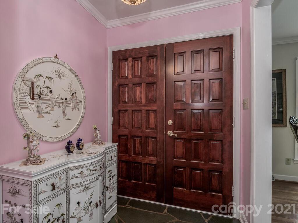 615 Lansdowne Road Charlotte, NC 28270 - Photo 3 of 22 Gallery Image 3