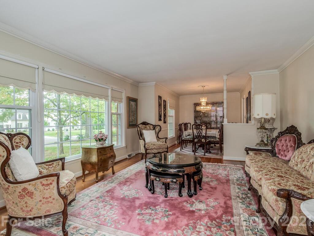 615 Lansdowne Road Charlotte, NC 28270 - Photo 4 of 22 Gallery Image 4