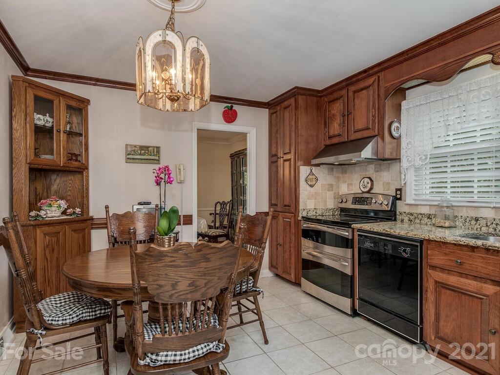 615 Lansdowne Road Charlotte, NC 28270 - Photo 7 of 22 Gallery Image 7