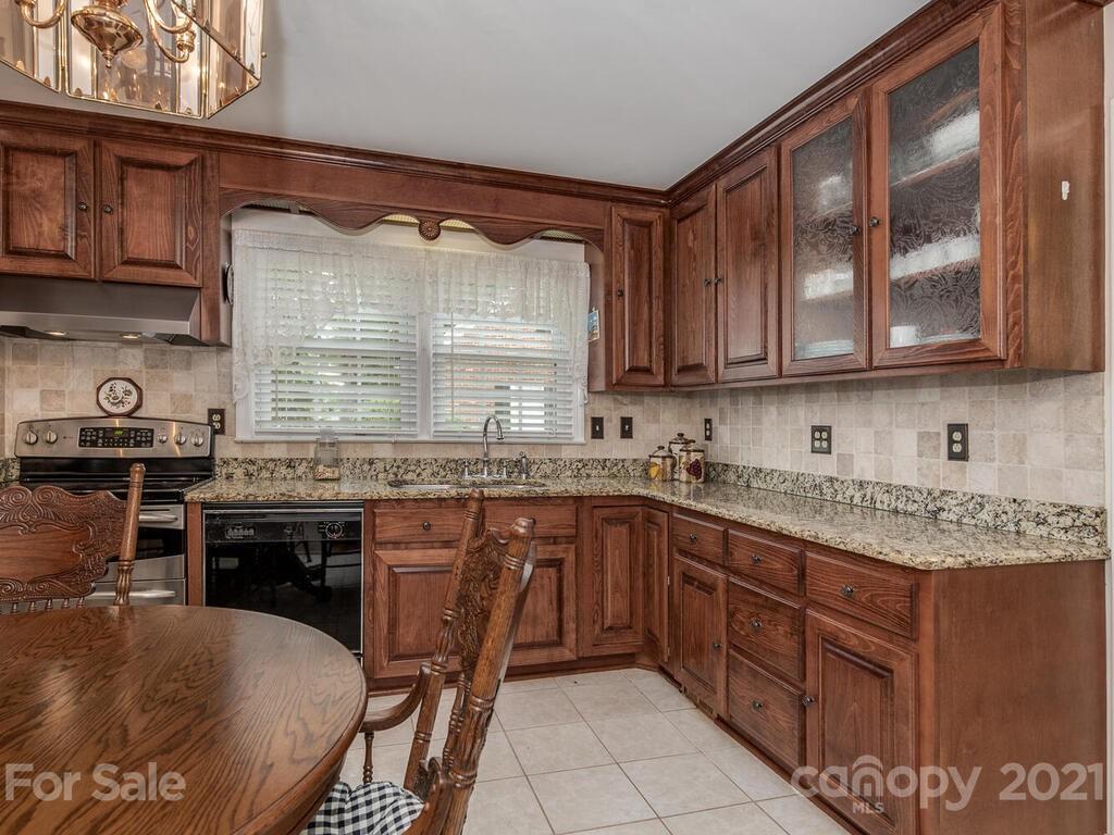 615 Lansdowne Road Charlotte, NC 28270 - Photo 8 of 22 Gallery Image 8