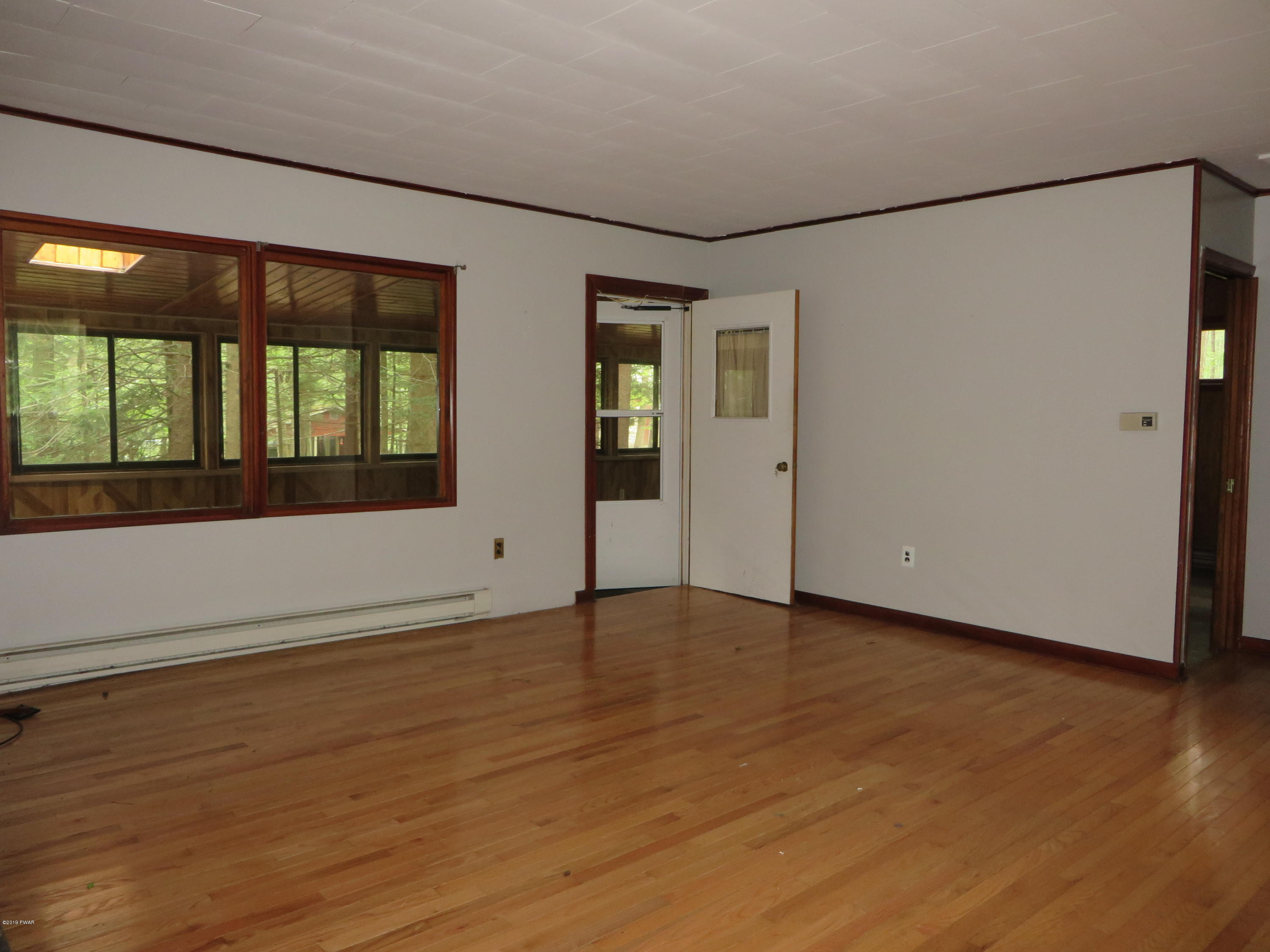 113 Hickory Road Dingmans Ferry, PA 18328 - Photo 8 of 17 012