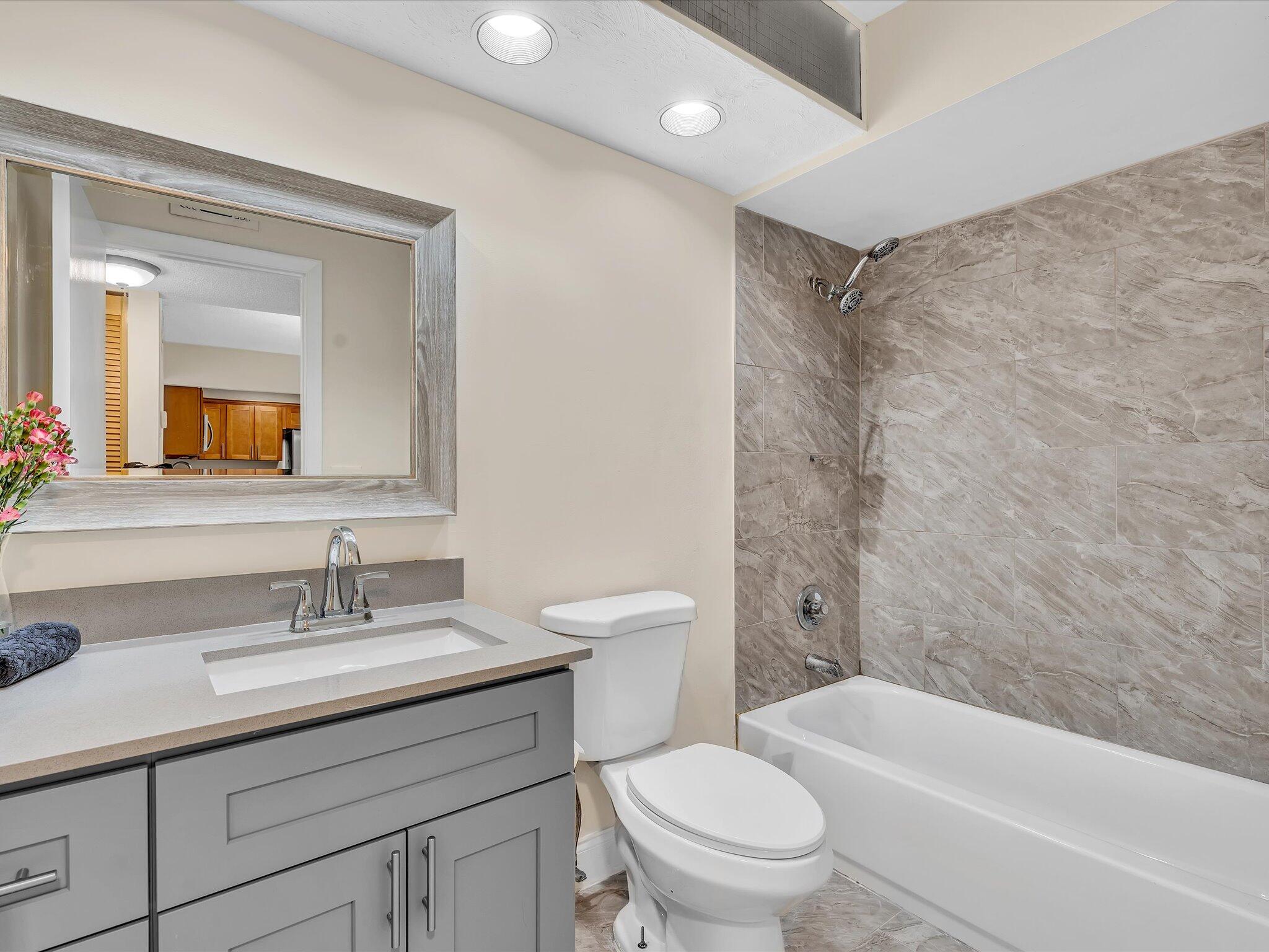 470 Northwest 20th Street, Unit 3020 Boca Raton, FL 33431 - Photo 23 of 43 Guest Bath