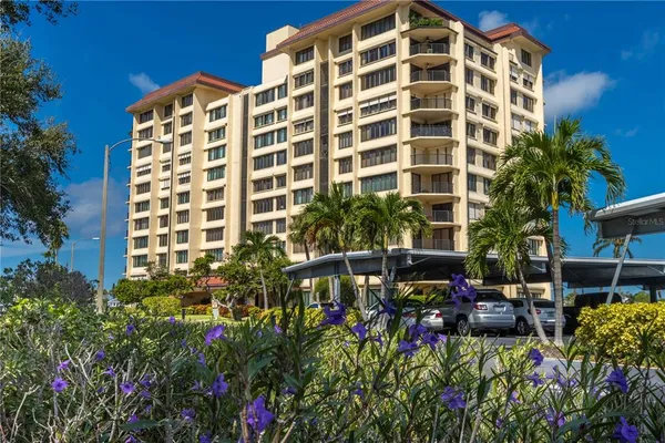 $2,800 | 700 Island Way, Unit 501, Clearwater Beach, FL 33767