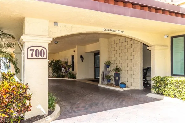 $2,800 | 700 Island Way, Unit 501, Clearwater Beach, FL 33767