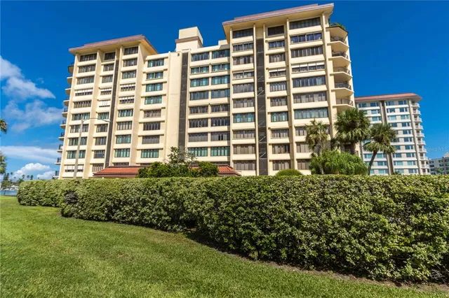 $2,800 | 700 Island Way, Unit 501, Clearwater Beach, FL 33767