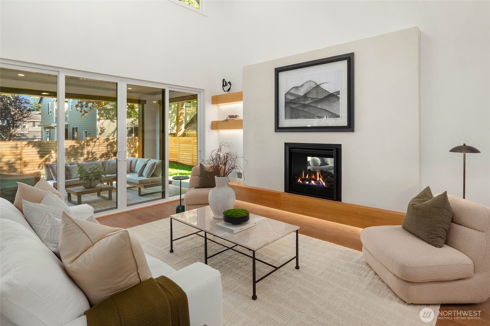 208 106th Avenue Southeast Bellevue, WA 98004 - Photo 11 of 40