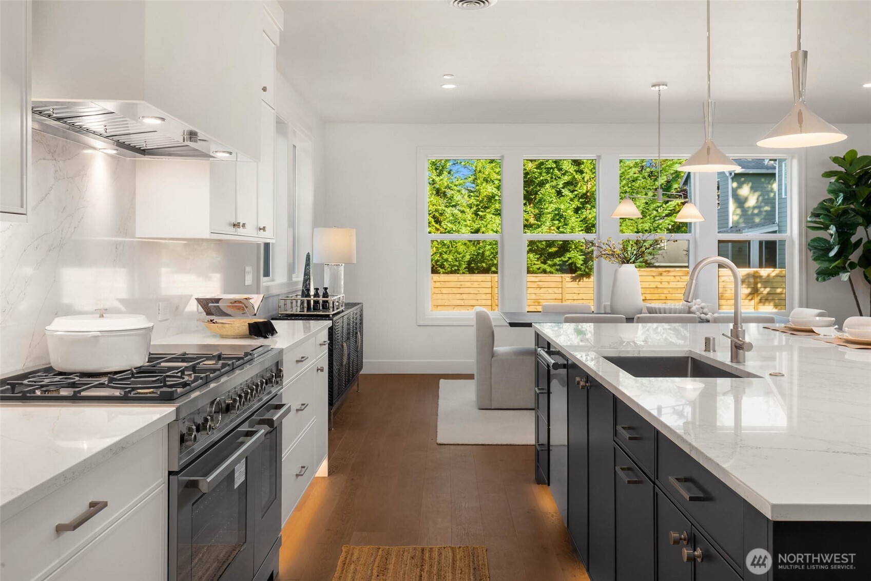 208 106th Avenue Southeast Bellevue, WA 98004 - Photo 14 of 40