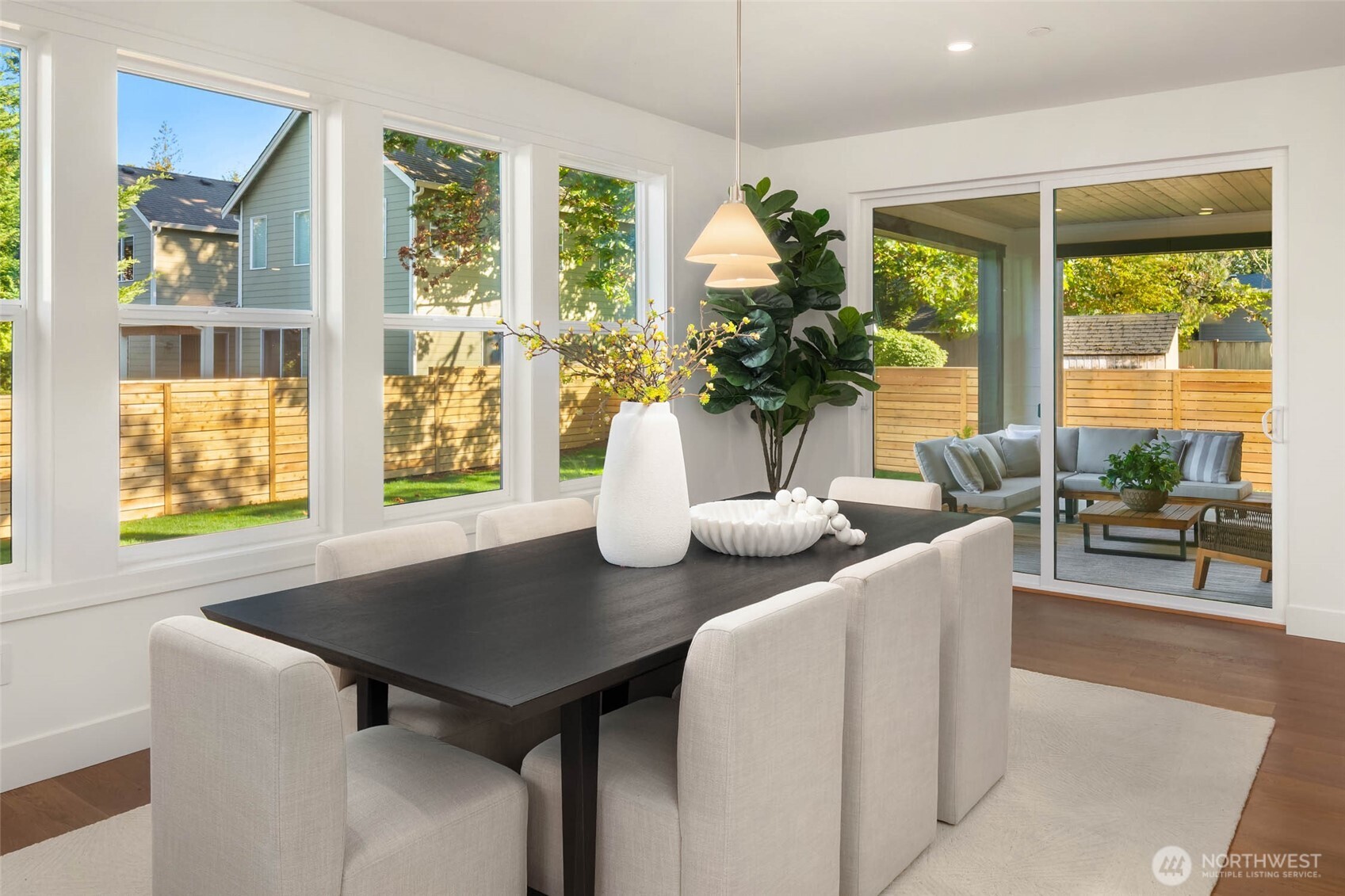 208 106th Avenue Southeast Bellevue, WA 98004 - Photo 16 of 40