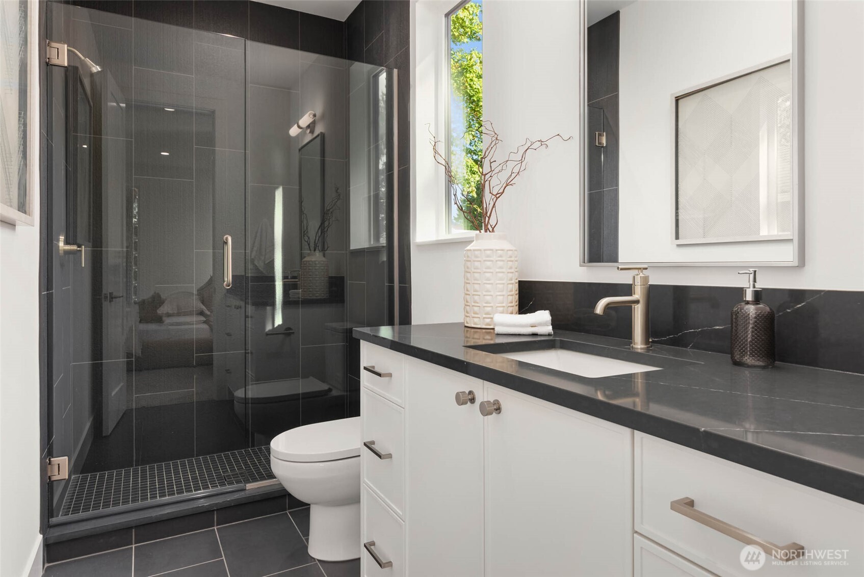 208 106th Avenue Southeast Bellevue, WA 98004 - Photo 21 of 40