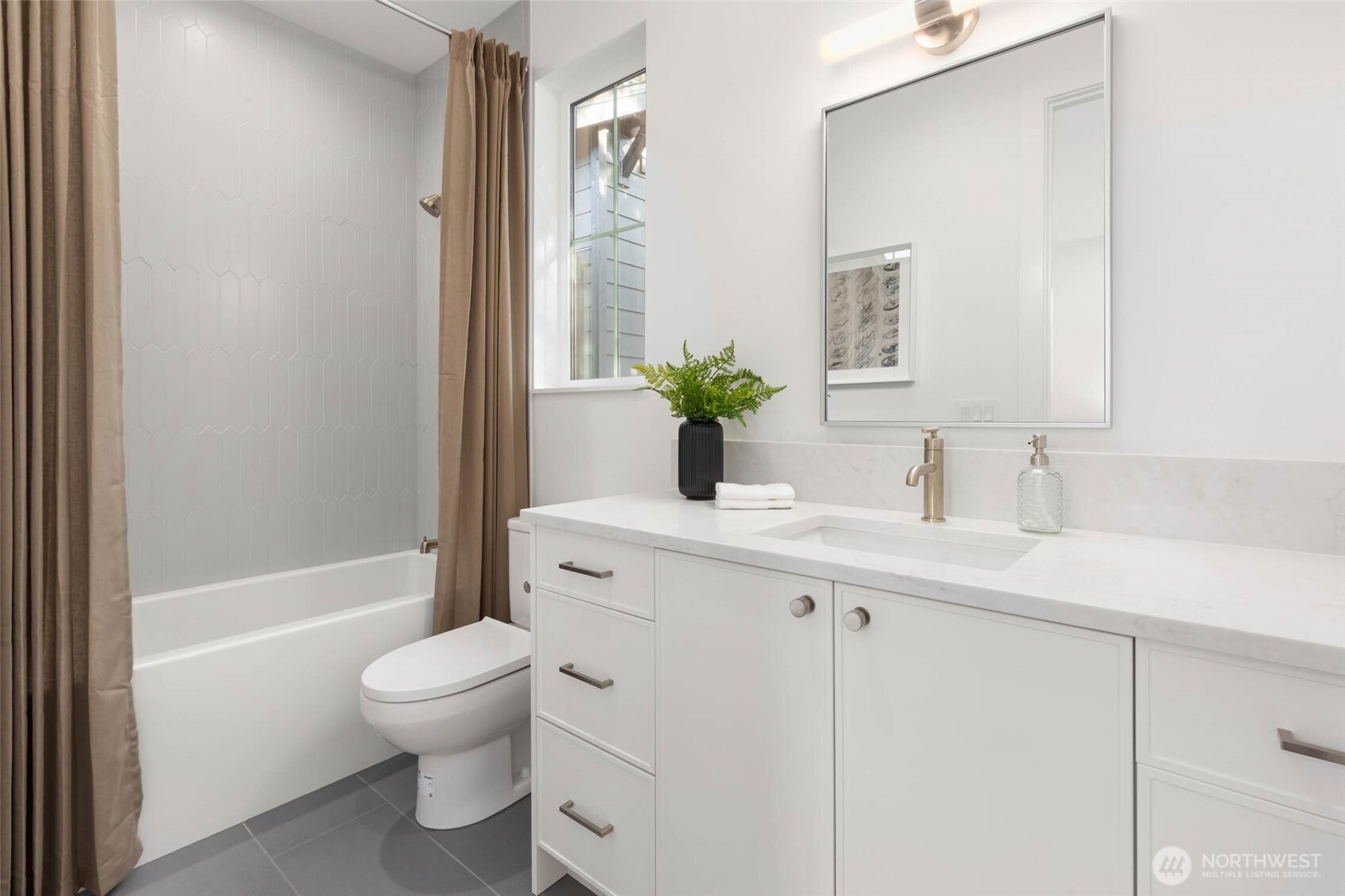 208 106th Avenue Southeast Bellevue, WA 98004 - Photo 26 of 40