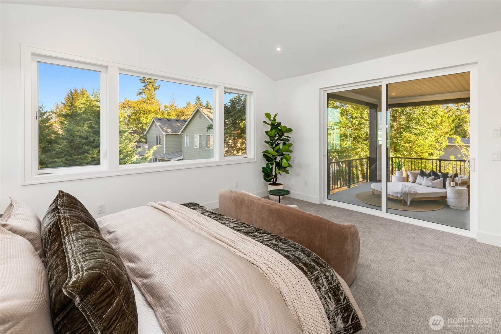 208 106th Avenue Southeast Bellevue, WA 98004 - Photo 31 of 40