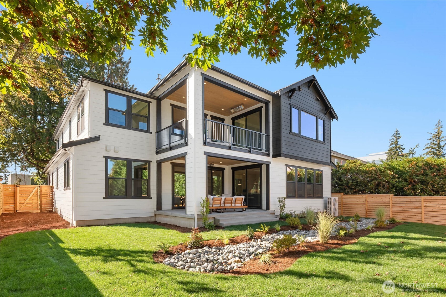 208 106th Avenue Southeast Bellevue, WA 98004 - Photo 5 of 40