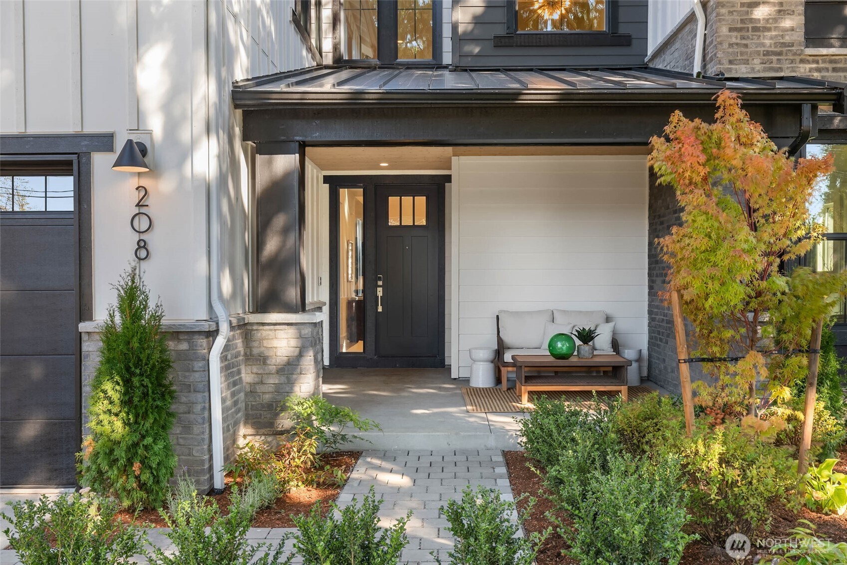 208 106th Avenue Southeast Bellevue, WA 98004 - Photo 6 of 40