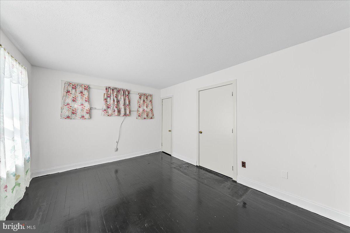 209 Boxwood Road Wilmington, DE 19804 - Photo 5 of 18 Front room