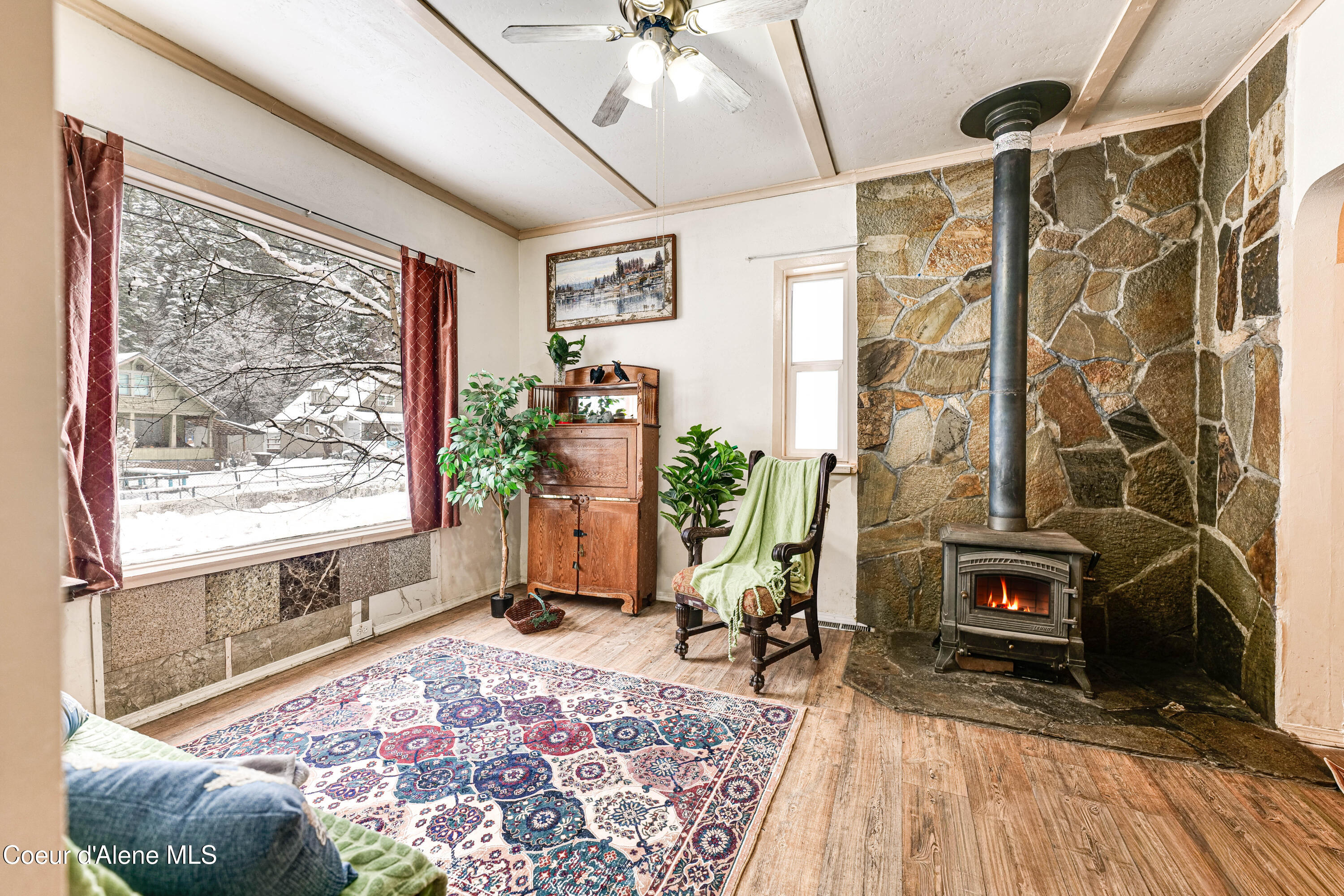 176 King Street Wallace, ID 83873 - Photo 5 of 26 Living room