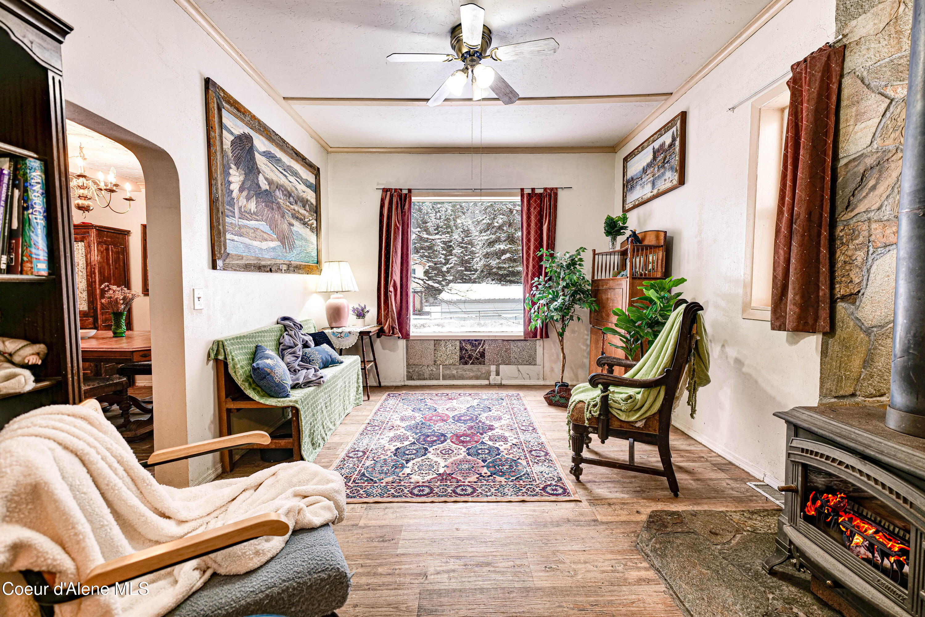 176 King Street Wallace, ID 83873 - Photo 5 of 23 Living room