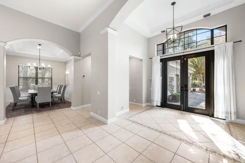a view of an entryway with a livingroom