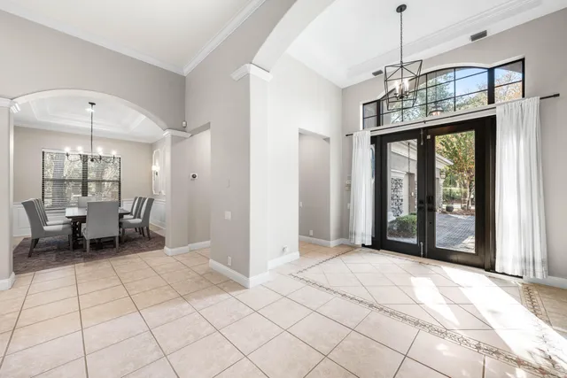 a view of an entryway with a livingroom