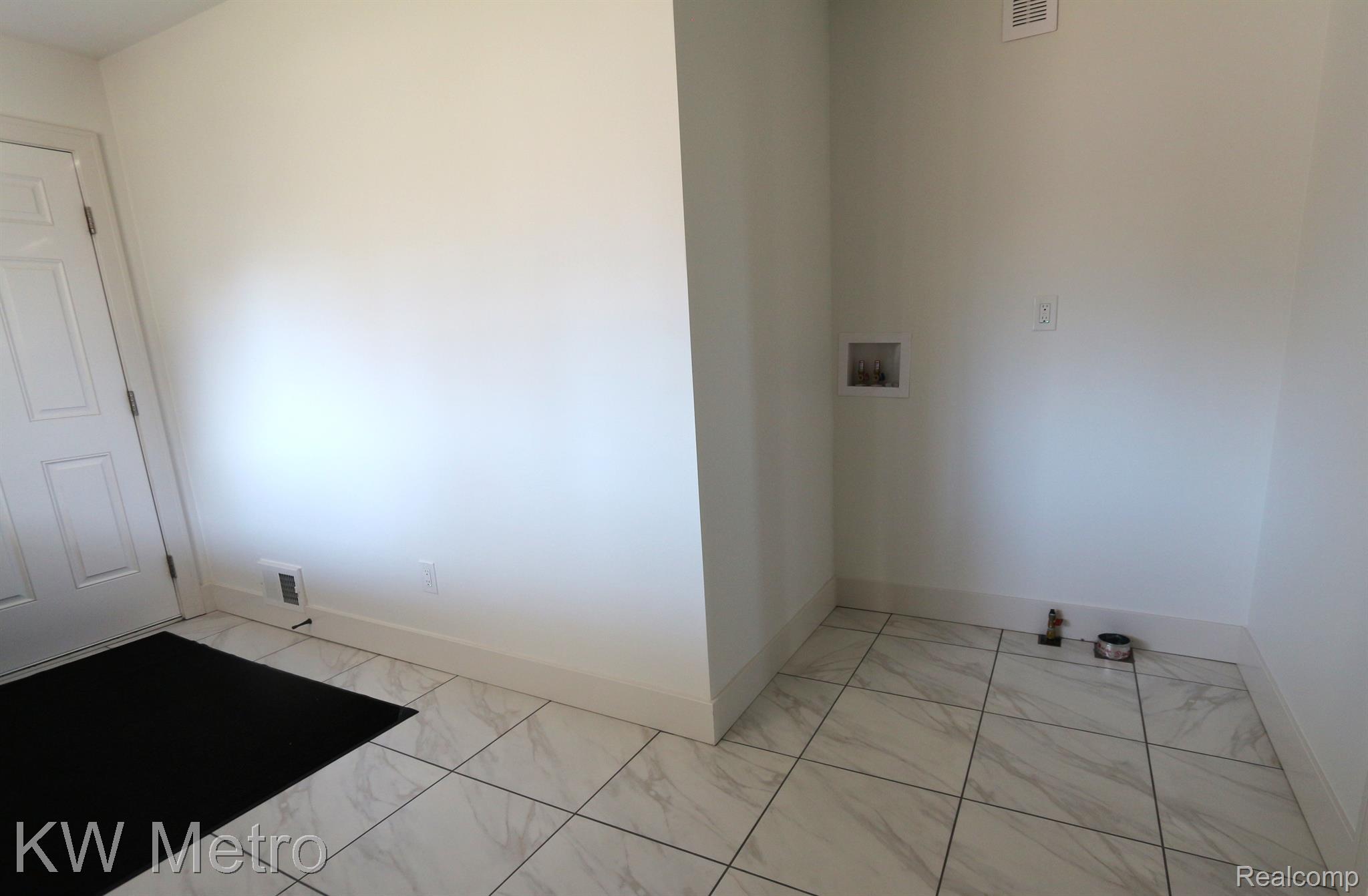 21311 Middlebelt Road New Boston, MI 48164 - Photo 31 of 62 Gallery Image 31