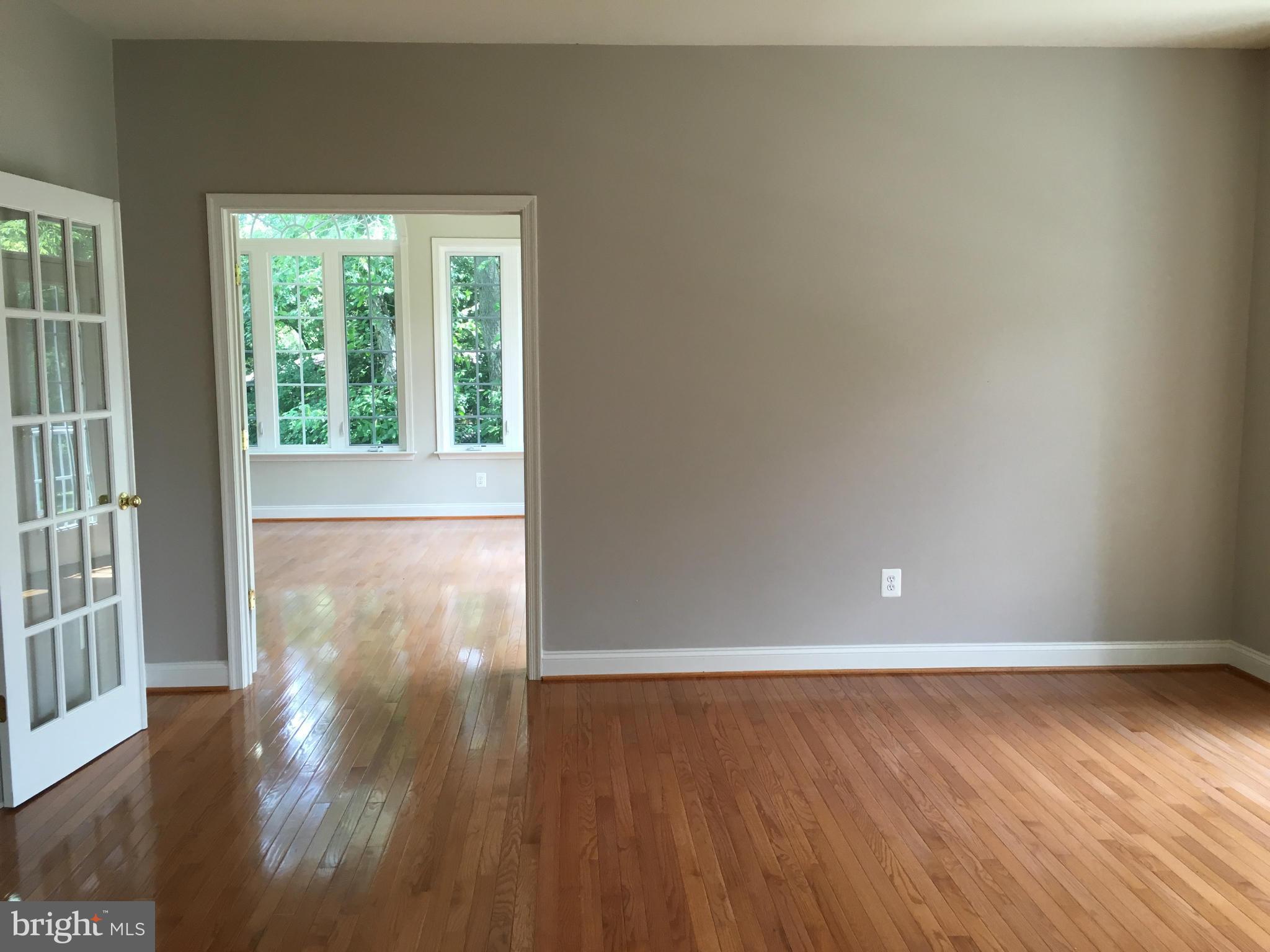 7830 Brink Road Laytonsville, MD 20882 - Photo 6 of 30 Living Room
