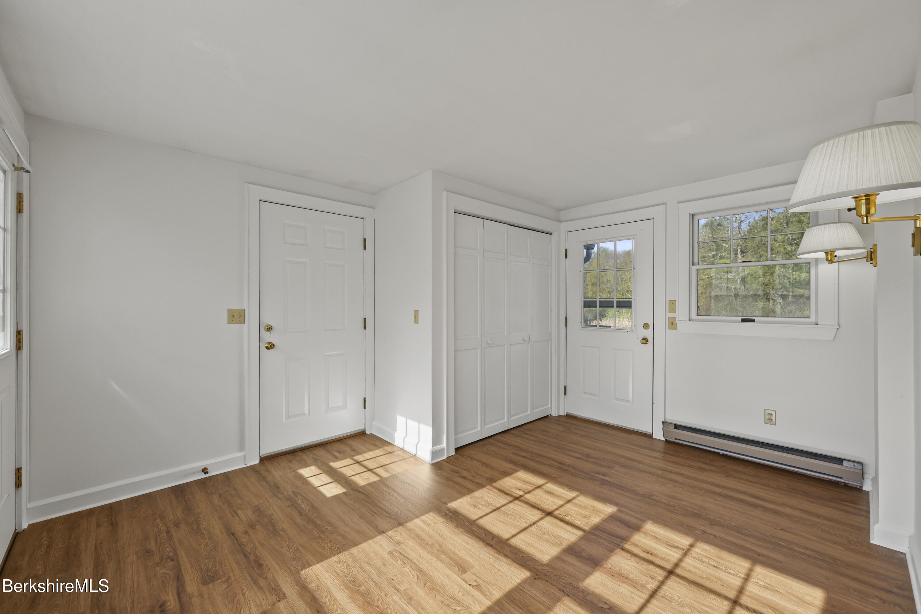 194 Eleanor Road Pittsfield, MA 01201 - Photo 15 of 39 80 Breakfast Room