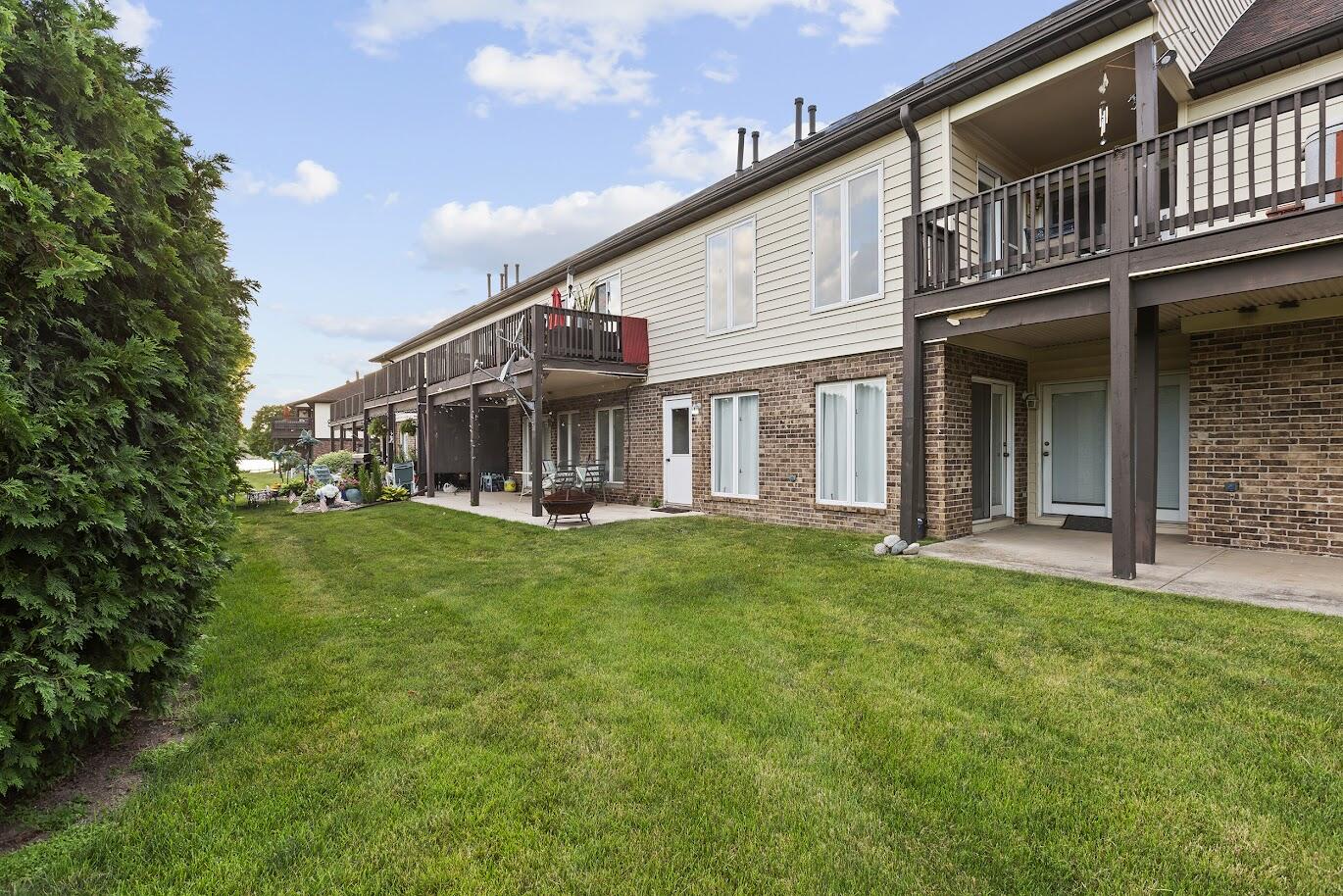 5000 Spinnaker Lane Crown Point, IN 46307 - Photo 21 of 23 front view of a house with a yard