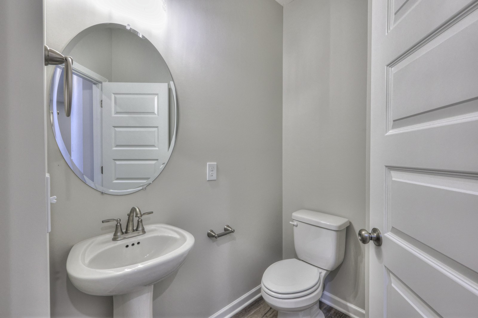 113 Creek Wood Road Manchester, TN 37355 - Photo 10 of 37 a bathroom with a sink a mirror and a toilet