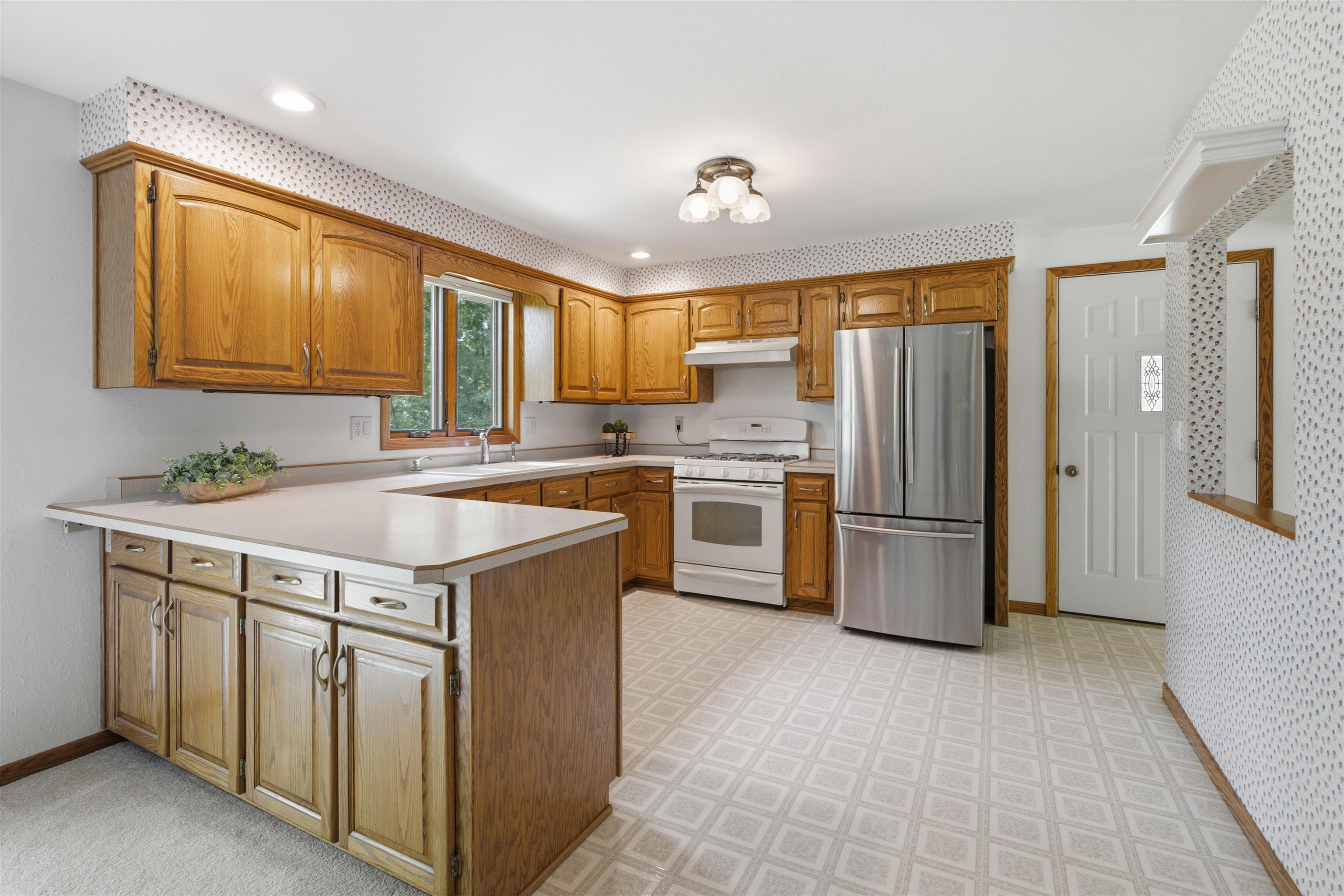 2581 White Pine Road Suamico, WI 54313 - Photo 8 of 47