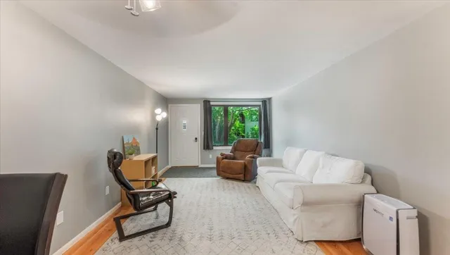 $180,000 | 305 Arcadian Place, Unit 1, Buffalo, MN 55313