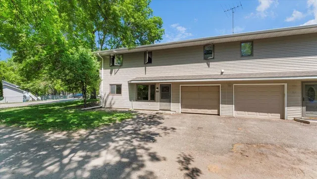 $180,000 | 305 Arcadian Place, Unit 1, Buffalo, MN 55313