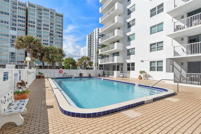 $450,000 | 1601 South Ocean Drive, Unit 1101, Hollywood, FL 33019