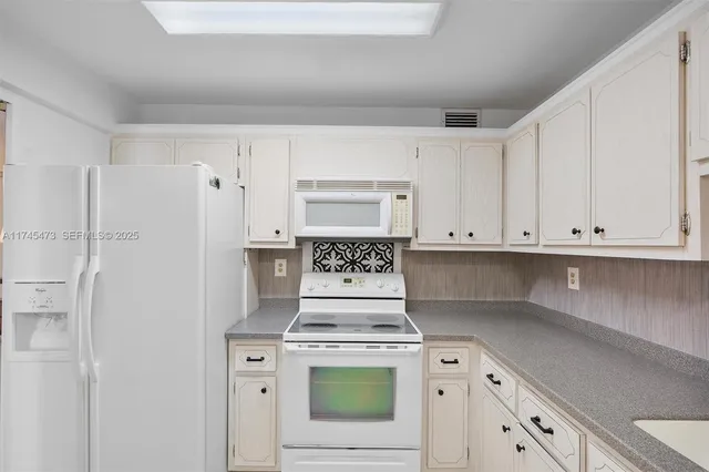 $450,000 | 1601 South Ocean Drive, Unit 1101, Hollywood, FL 33019