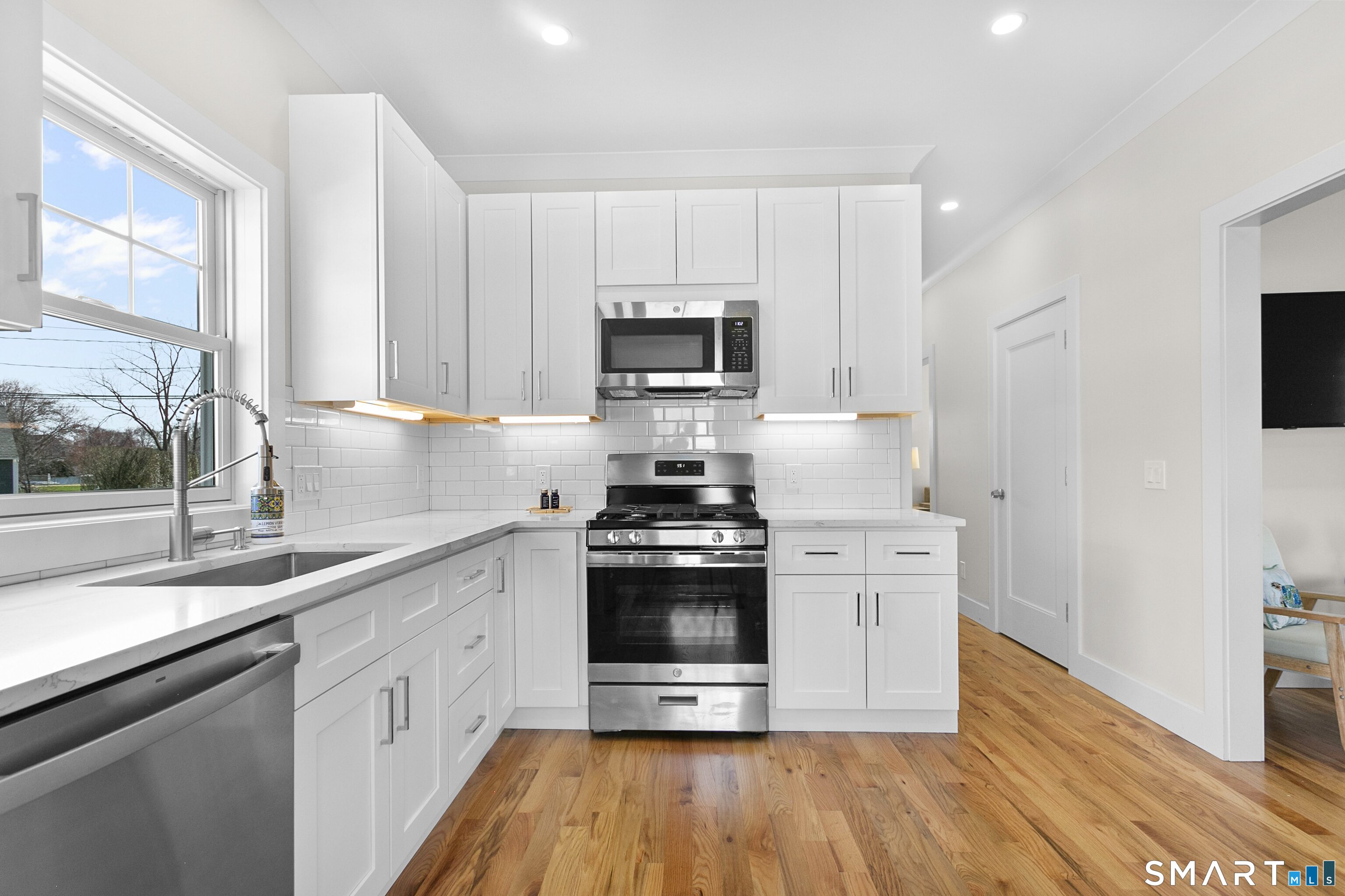 12 Sandy Way Fairfield, CT 06824 - Photo 6 of 33