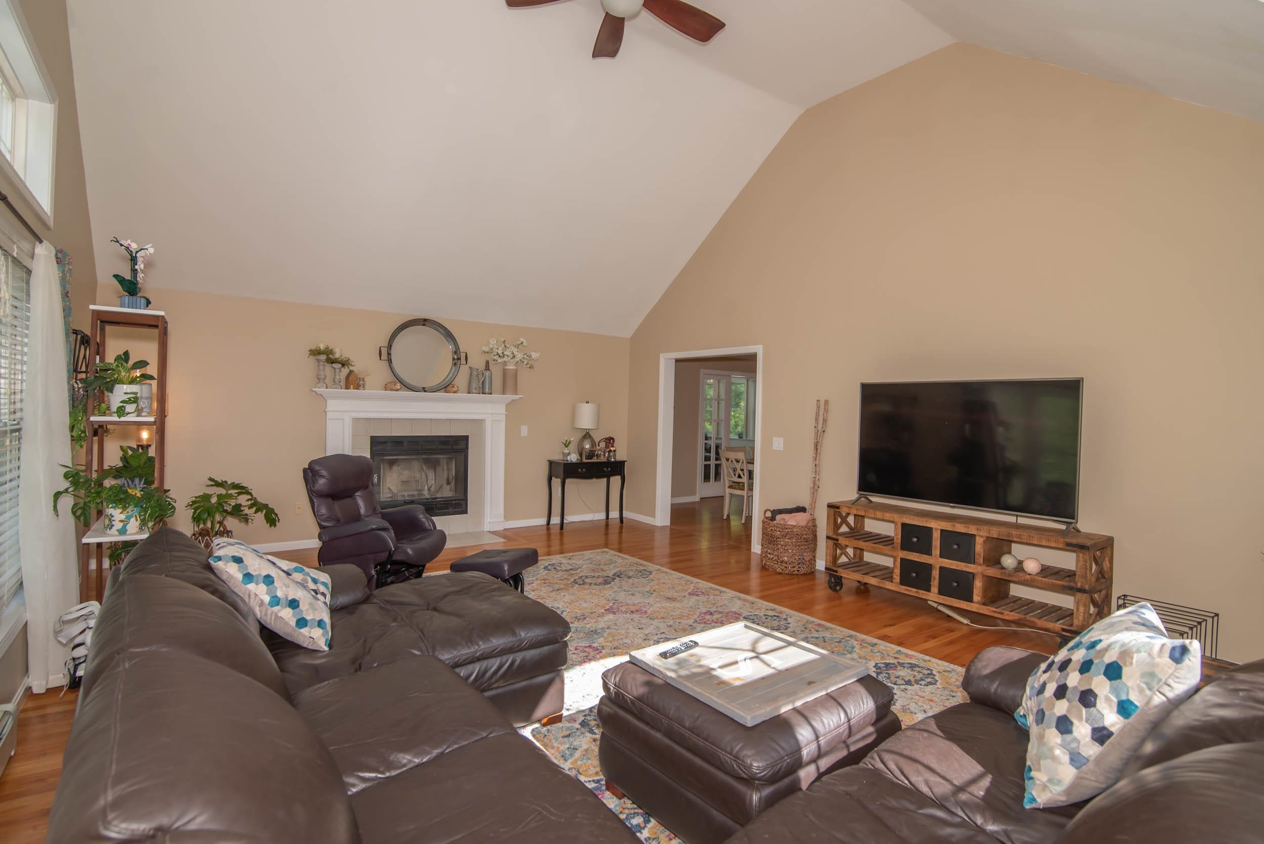 14 Redwood Road Salem, NH 03079 - Photo 21 of 40