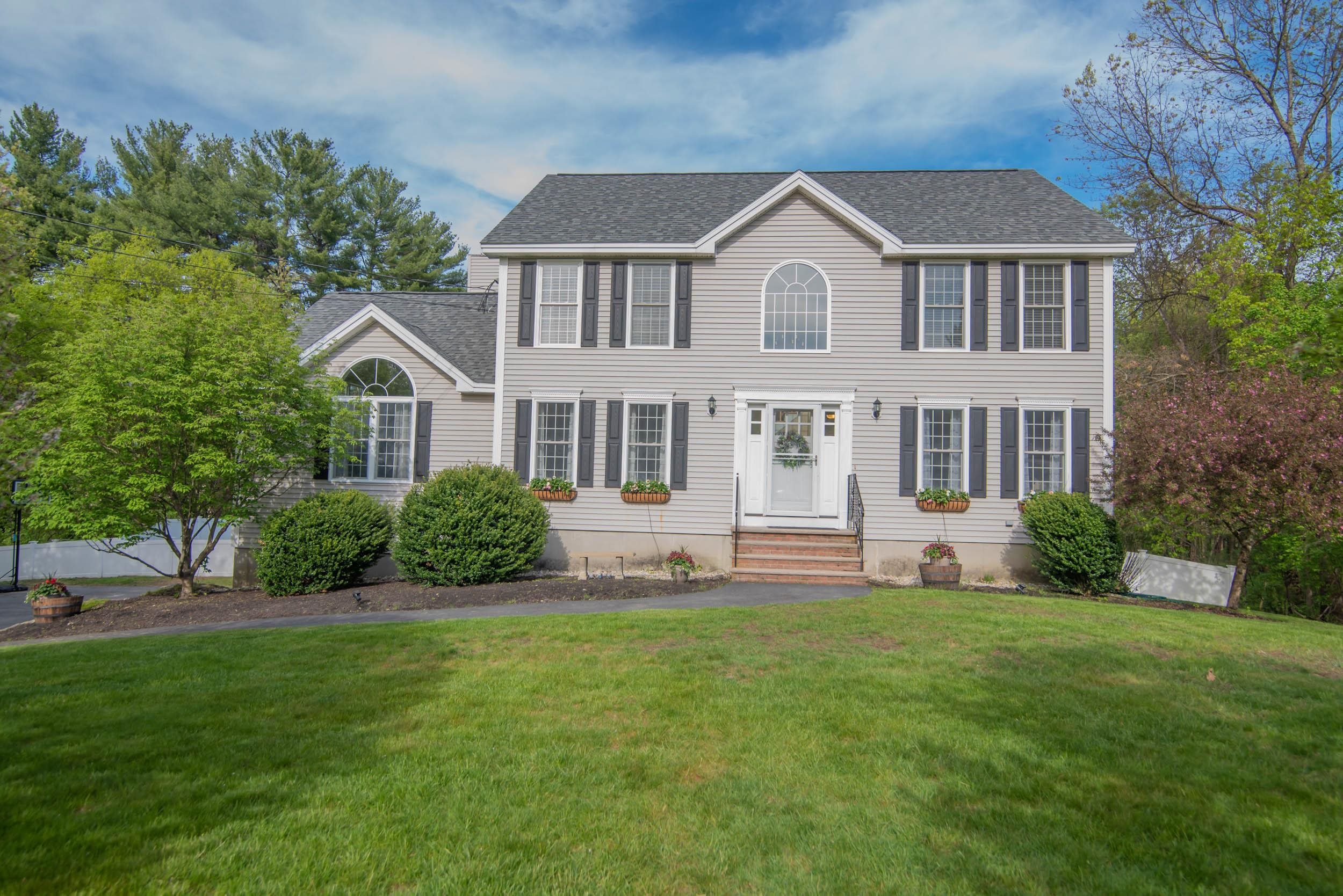 14 Redwood Road Salem, NH 03079 - Photo 3 of 40